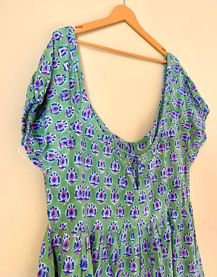 Hermoso vestido de algodón estampado de bloques de manos y algodón de verano hermoso artículo de regalo Foto 2 de 4