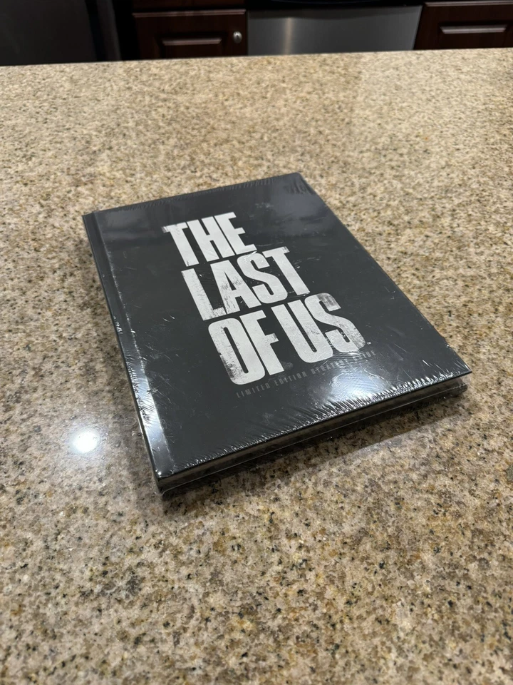The Last of Us Edición Limitada Guía de Estrategia con Llavero Firefly de Bradygames Foto 3 de 4