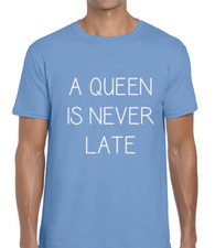 A QUEEN IS NEVER LATE MENS T SHIRT TEE FUNNY COOL CUTE FASHION DESIGN TOP NEW