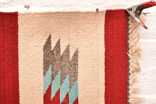 Antico tappeto Navajo tessuto indiano nativi americani 38x20 tessuto vintage - Foto 3 di 13