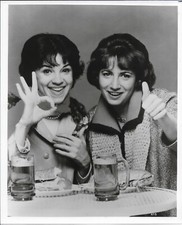 Laverne & Shirley Photograph 1970s TV Comedy Cindy Williams Penny Marshall 8x10