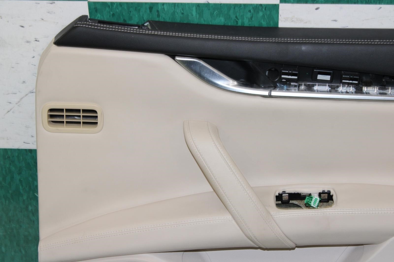 Maserati Ghibli 2014-2017 Front Right Door panel Tan