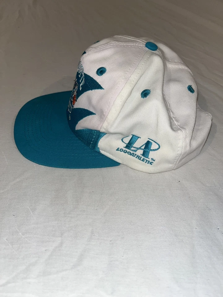 Sombrero deportivo vintage años 90 Charlotte Hornets logotipo diente de tiburón 7 Snapback Foto 2 de 4