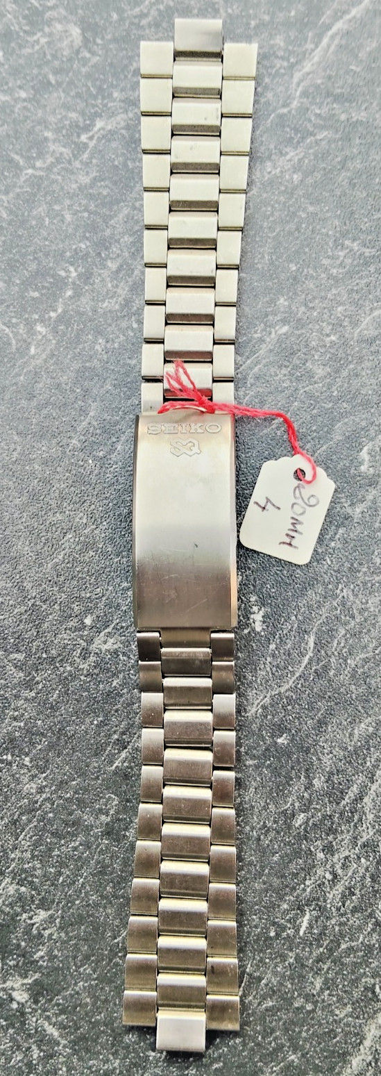 Bracelet SEIKO SQ acier 20mm parfait au quotidien sur une montre vintage élégante