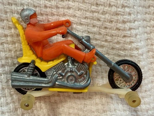 HOT WHEELS MATTEL REDLINE ERA RRRUMBLERS YELLOW DEVIL’s DEUCE MOTORCYCLE W/RIDER