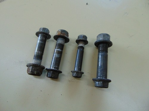 Suzuki GSX 600, GN 72 B, Federbein- Umlenkhebelschrauben