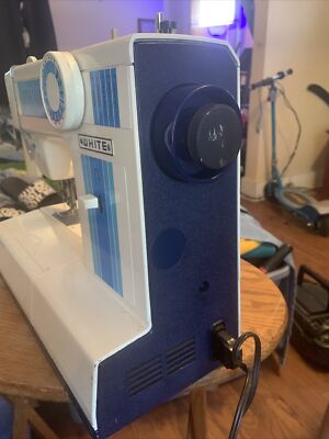 スミスマシン White 1510 120V Deluxe Precision Built Zigzag Sewing Machine w