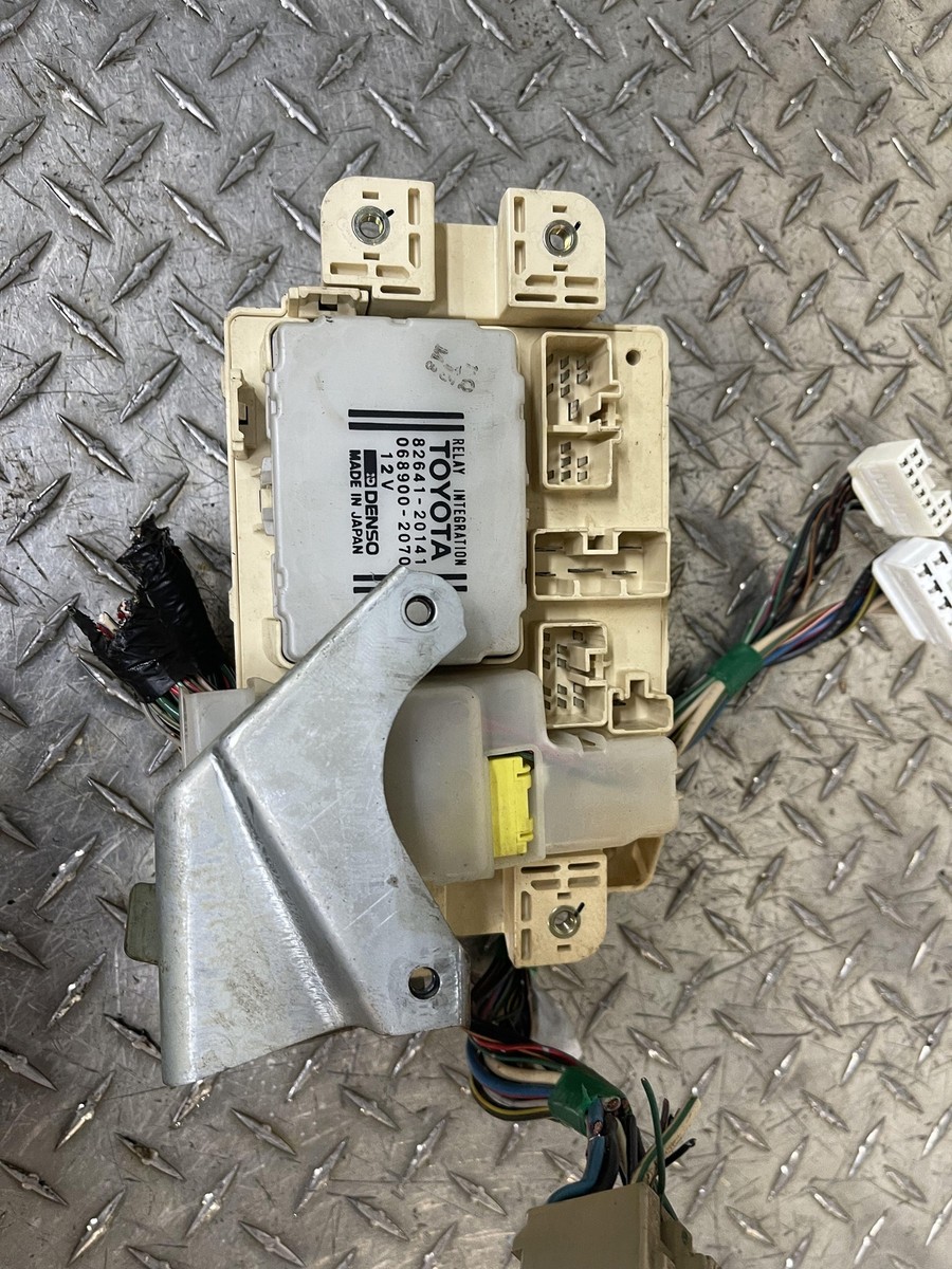 1996-97 Toyota RAV4 Fuse Relay Box Junction OEM 8264120141 Module
