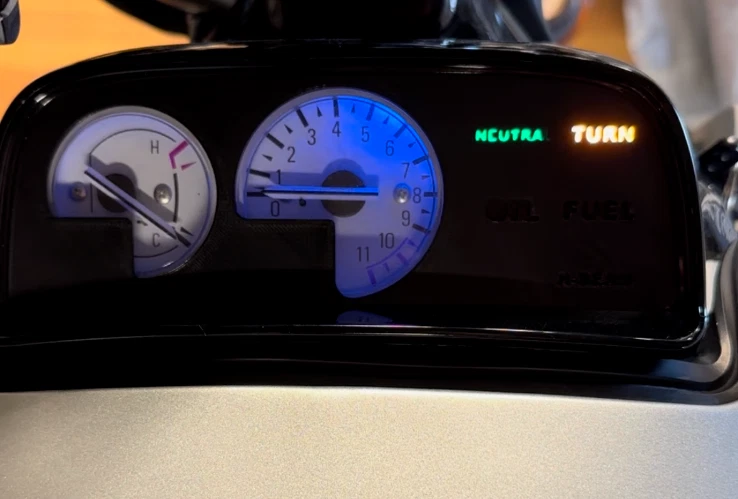 Cubierta de racimo calibre Yamaha Vmax 1200 (DISEÑO DE ORIFICIO ABIERTO) Foto 3 de 4