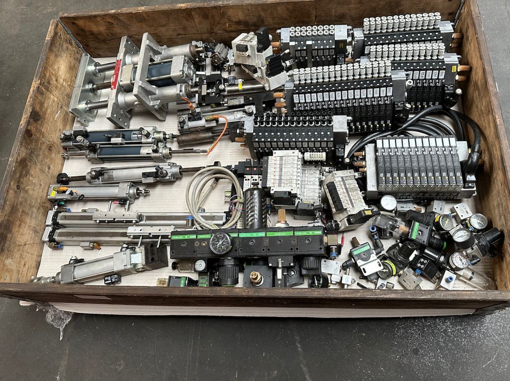 Lot Pneumatic Elements For Mechanical Engineering