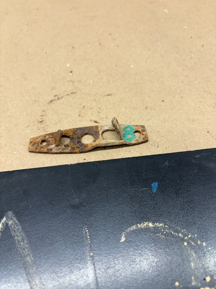 1 Б/У КРОНШТЕЙН ДЛЯ КРЕПЛЕНИЯ БОКОВОГО ЗЕРКАЛА 60-Е 70-Е GM GTO LEMANS SKYLARK IMPALA GS 62 63 6 - Изображение 2 из 4
