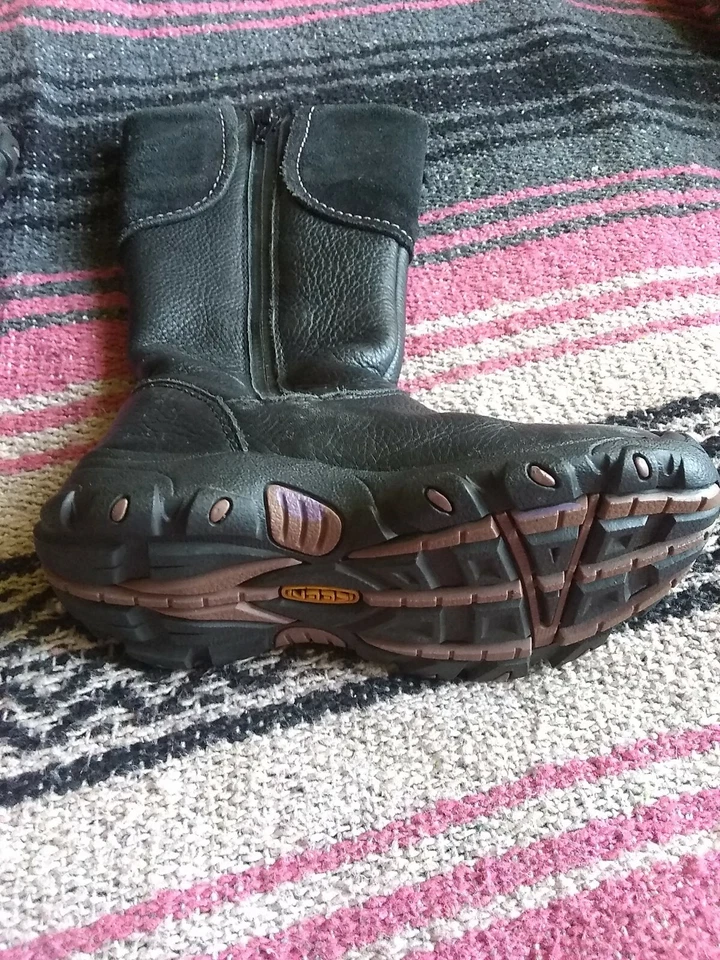 Botas Keen Tall Impermeables Negras Estampadas Niño Pequeño 9 Foto 2 de 4