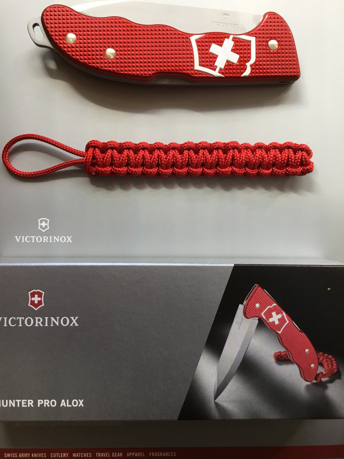 Victorinox Hunter Pro Alox rot mit Lanyard 0.9415.20 | Louis, ausführlich
Victorinox Hunter Pro Alox rot mit Lanyard 0.9415.20 | Louis, ausführlich