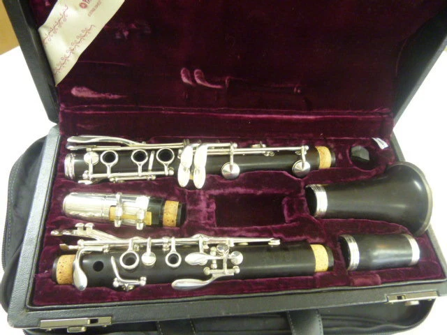 Yamaha YCL-650 Bb Clarinet Wooden Wind Music Instrument with Case