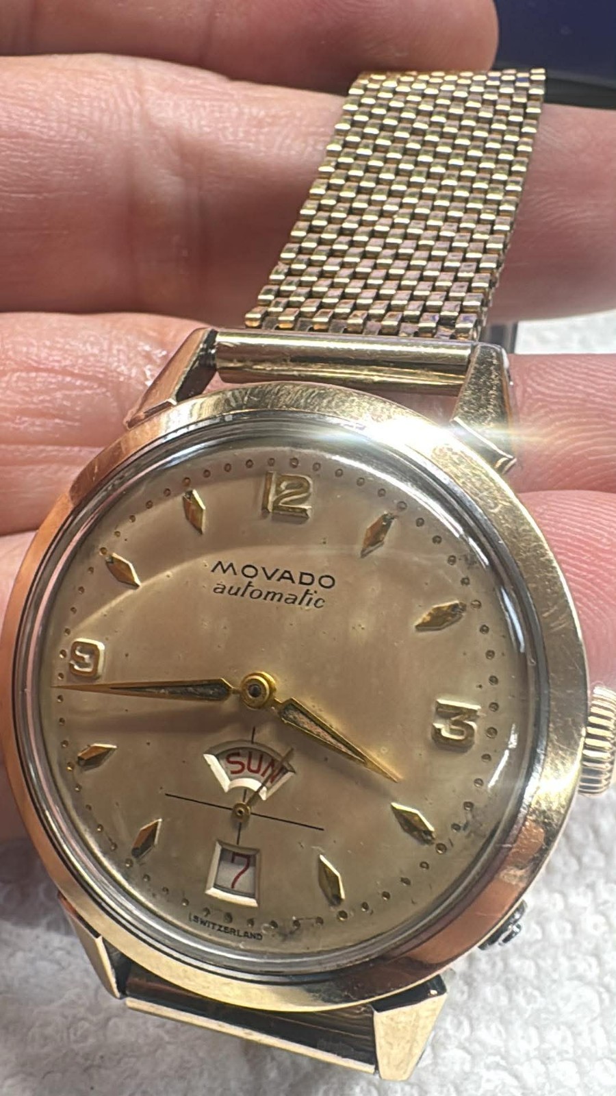 mens Movado Bumper Automatic Day Date 2Toned 33mm Watch ca. 1950's (A750)