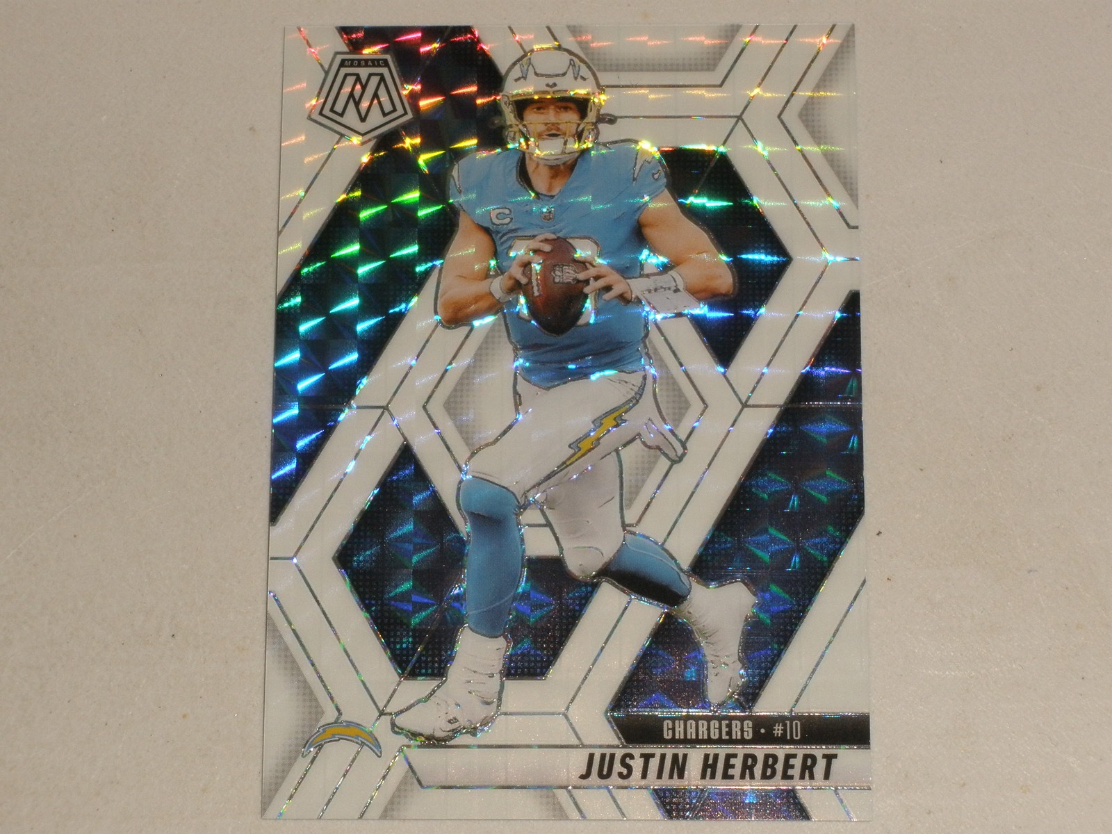2025 Panini Mosaic White Mosaic Prizm #80 Justin Herbert 10/25