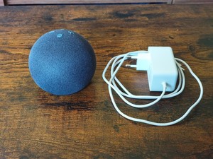 Amazon Echo Dot 4. Gen - Smarter Lautsprecher - anthrazit - mit Netzteil