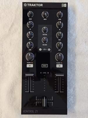 Traktor Kontrol Z1 DJ Controller Soundcard Includes Case Adapter