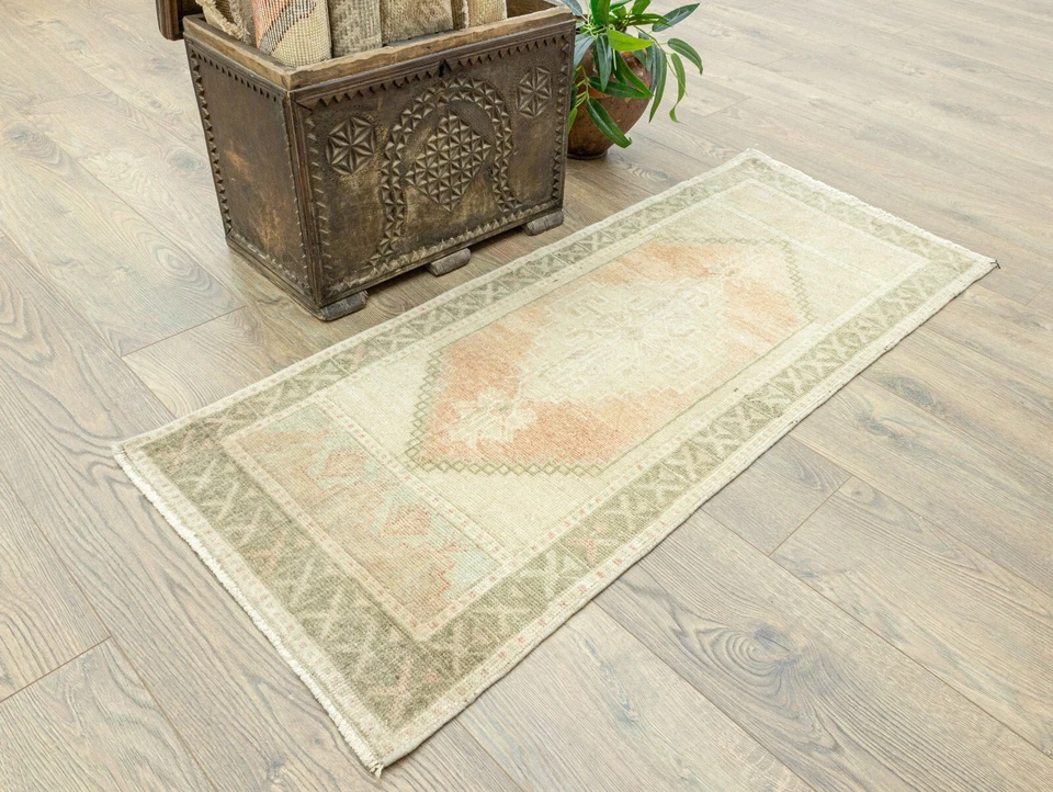 Alfombra de piso turca Oushak de corredor delgado vintage silenciada de 1,8 x 4,3 pies, alfombra de baño o puerta Foto 2 de 4