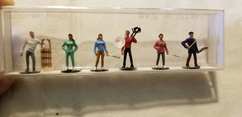 Pasajeros Merten escala HO con equipo de deportes de invierno 6 figuras # HO 2138 | Condition: New