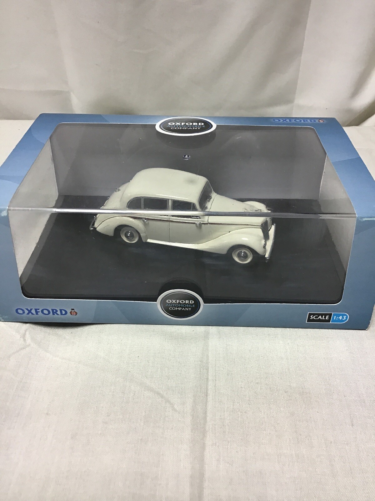 OXFORD DIECAST 1/43 1945-1952 ARMSTRONG SIDDELEY LANCASTER IN IVORY/CREAM ASL002
