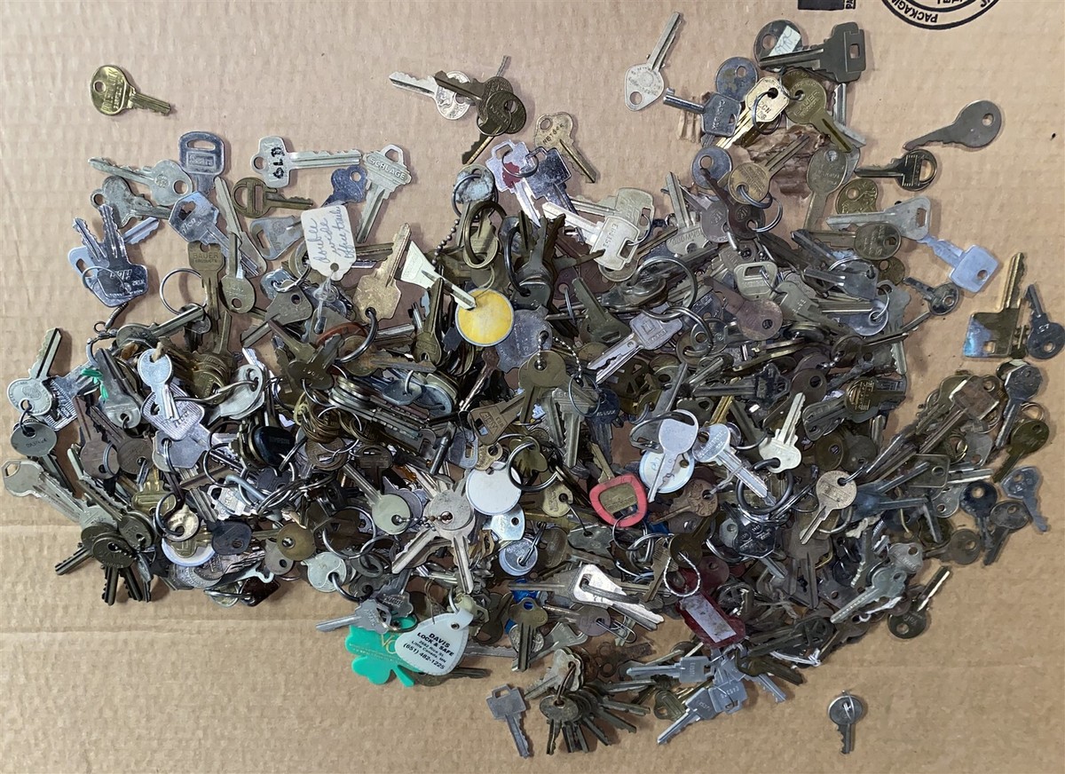 Large Lot 10 Pounds of Vintage Keys Large Lot 10 Pounds of Vintage Keys
