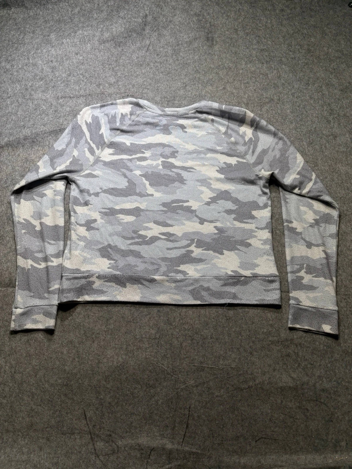 beyond-yoga stretch long sleeve camo sweater