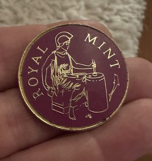 Vintage Rare Royal Mint Coin Collectors Badge Red & Gold