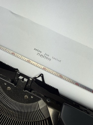 Vintage Silver-Reed Silverette Typewriter & Case Portable Travel Made in Japan - Picture 3 of 24