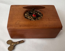 VINTAGE SINGING BIRD AUTOMATON MUSIC BOX WOOD CASE WIND UP KEY WORKING SEE VIDEO