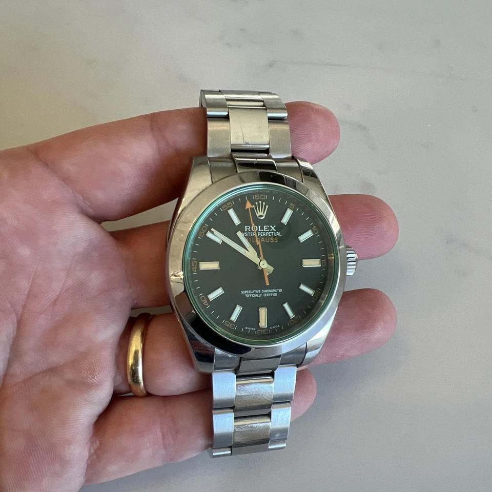 Rolex 40 mm Oyster Perpetual esfera negra cristal verde Milgauss 116400GV Foto 3 de 4