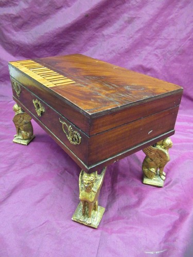 Antico francese del 1800? comò musicale intarsiato a forma di pianoforte, piedi sphynx 11,75" - Foto 6 di 18