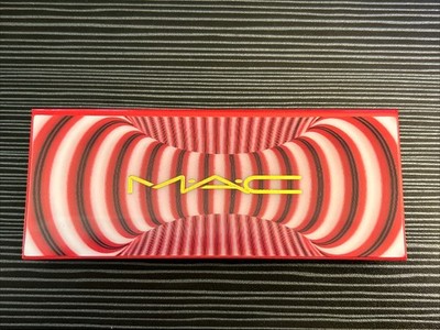 MAC STEP BRIGHT UP EXTRA DIMENSION SKINFINISH PALETTE : MEDIUM /DEEP BRAND NEW
