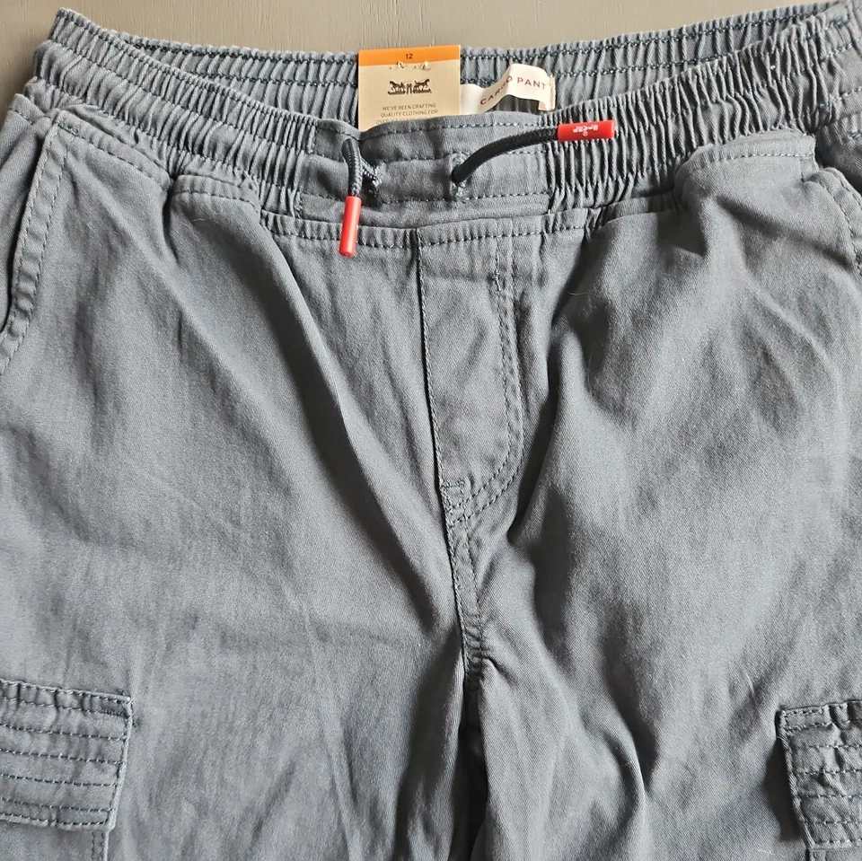Pantalones Levis Carge para niños con cintura elástica talla 12 Foto 3 de 4