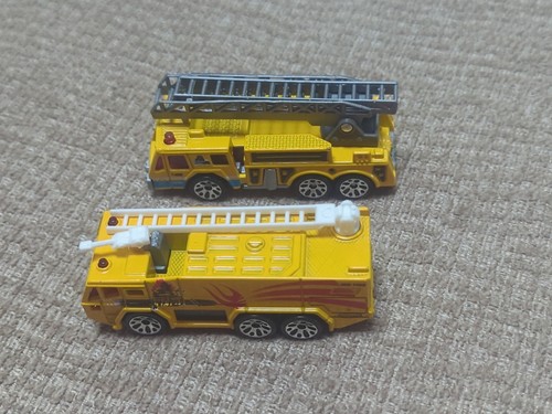 MATCHBOX 2 Yellow AIRPORT FIRE LADDER TRUCKS Vintage - Picture 7 of 8