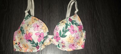 VS pink  lightly lined t shirt bra BRAND NEW size 32c white shell floral 