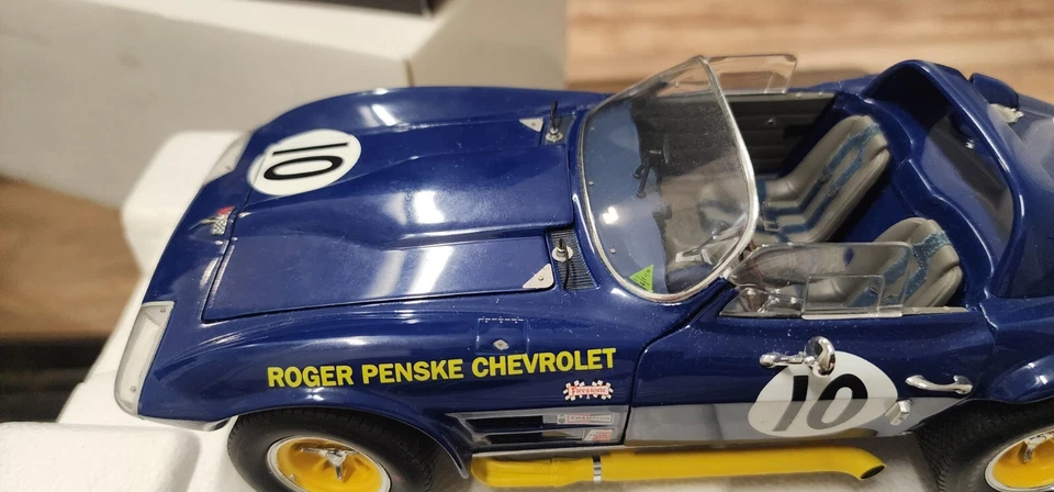 Carro de corrida Exoto 1:18 Corvette Penske Sunoco Grand Sport Roadster #10 1966 Sebring - Imagem 4 de 4