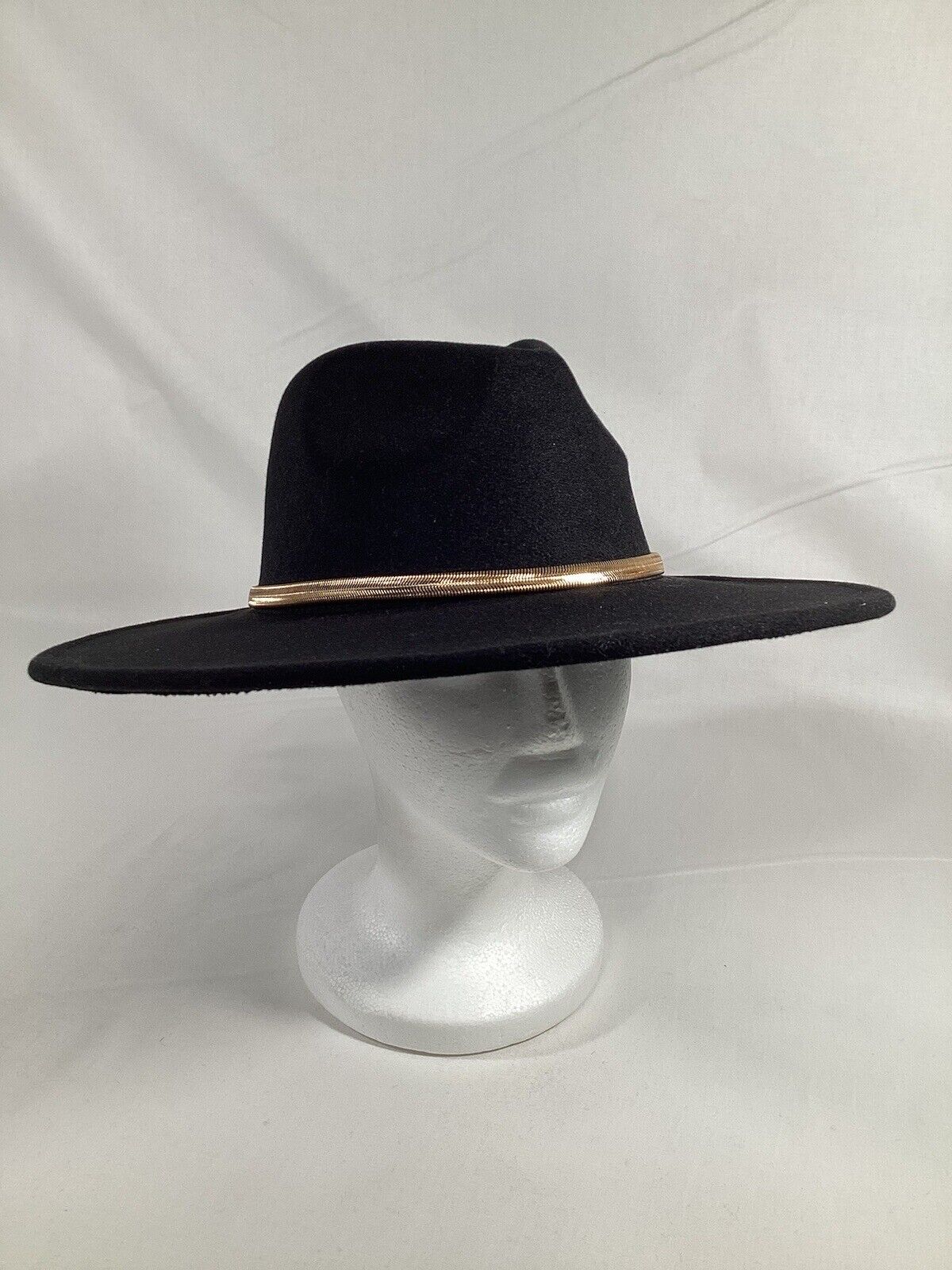 Forever 21 Black Felt Style Cowboy Hat w/ Gold Tone Band One Size (22-3/4”)