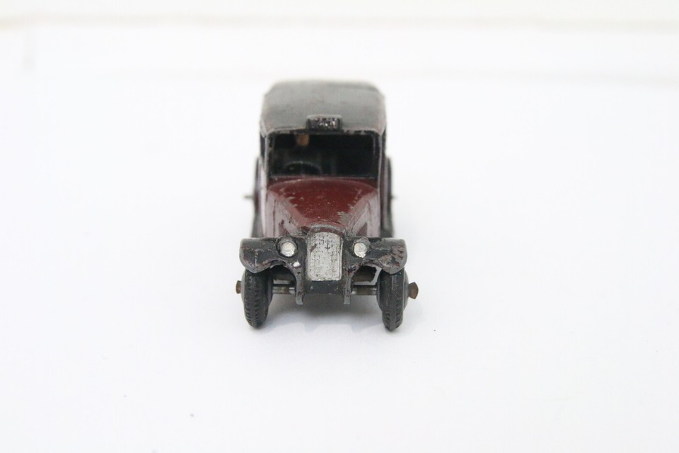 Dinky Toys N°36G Taxi Vert Et Noir Avec Chauffeur – Échelle 1/43 – Zamak – Collection