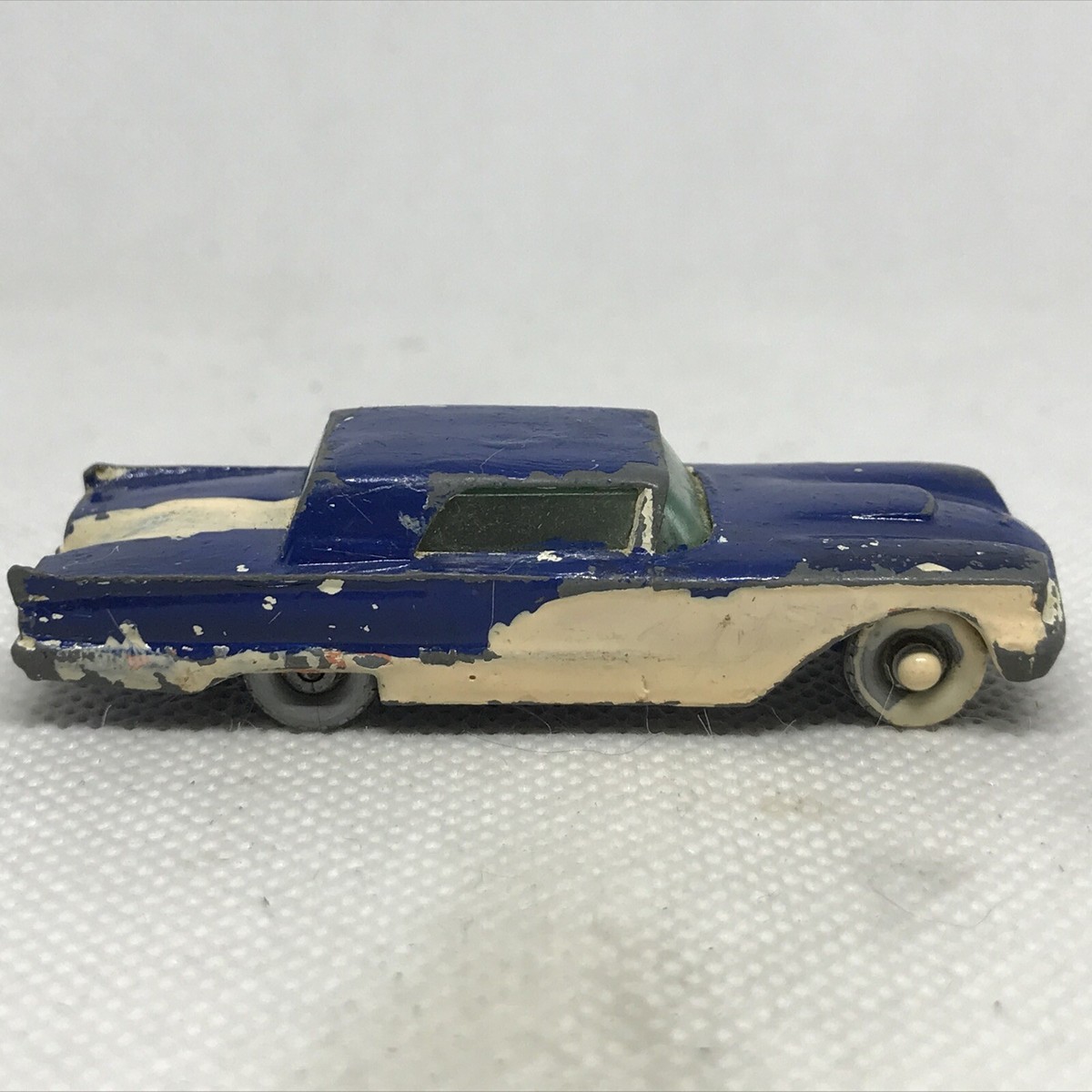 ミニカー MATCHBOX No.75 FORD THUNDERBIRD Lesney Matchbox Ford Thunderbird No. 75 White/Blue Gray Wheels