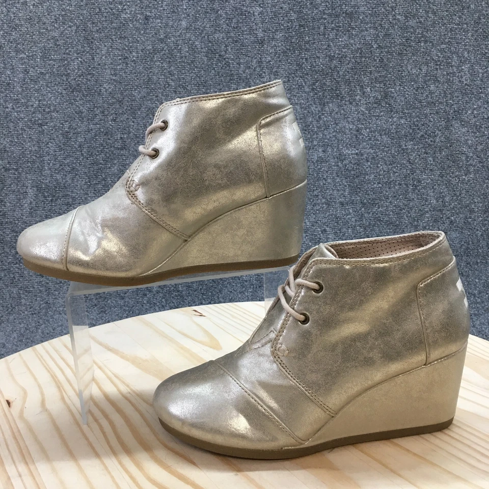 Botas de tornozelo femininas Toms 7,5 prata sobremesa com cadarço cunha metálica couro envernizado - Imagem 2 de 4