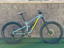 2024 Trek Slash 9.8. !!COMPLETELY NEW!! IT HAS NEVER BEEN USED. Trek Fire Sale.