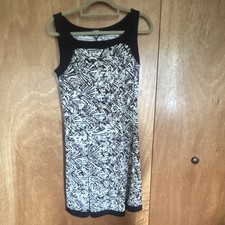 Chaps Women's Sleeveless Geometric Shift Dress M/M Knee Length Round Neck Black