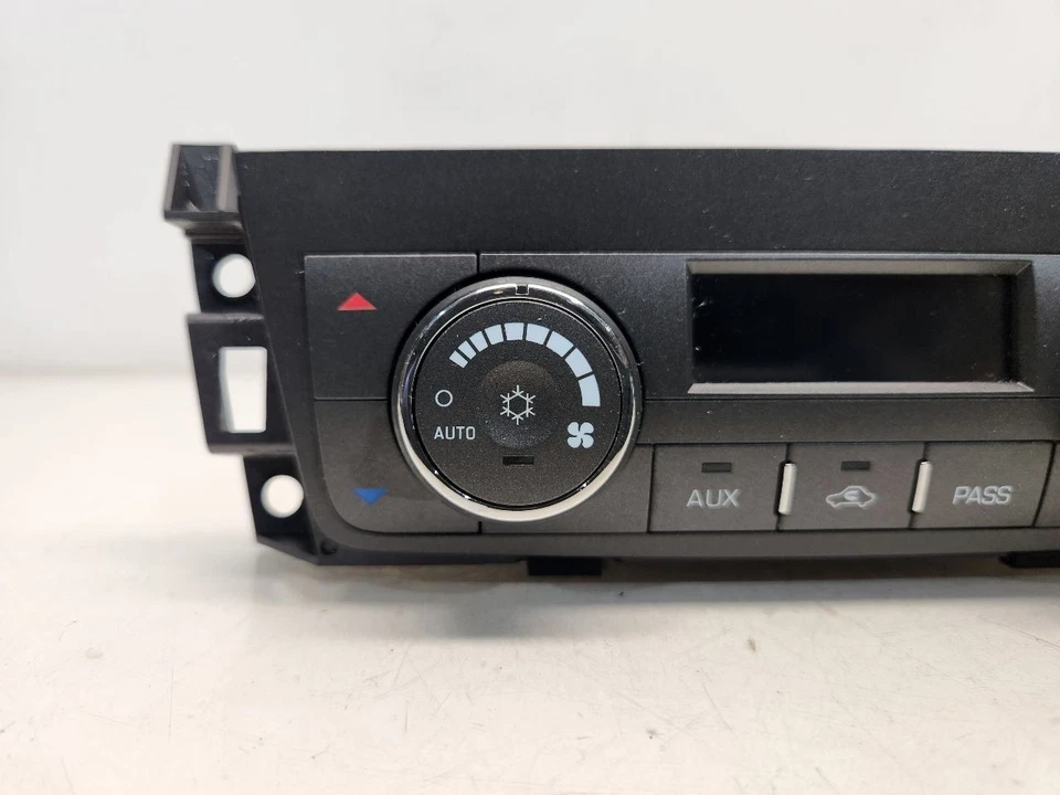 2007-11 Cadillac DTS Main Temperature Control W/ CJ4 Option Code - Manual - Image 2 of 4