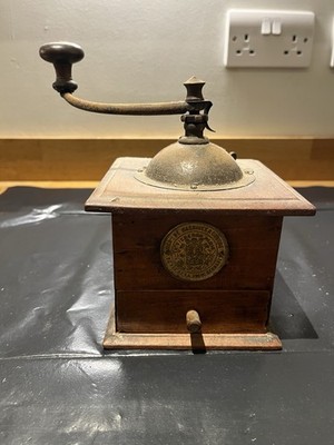 Man de Machines A Coudre H. Vigneron Paris französische manuelle Kaffeemühle