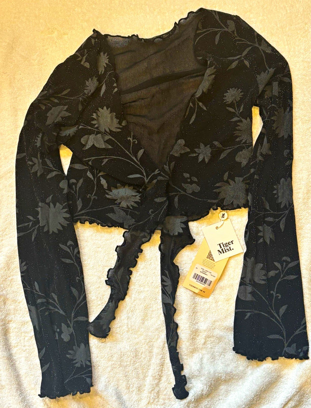 Tiger Mist Women's Black/Gray Floral Sheer Mesh V-Neck Tie L/S Front Crop Top XS