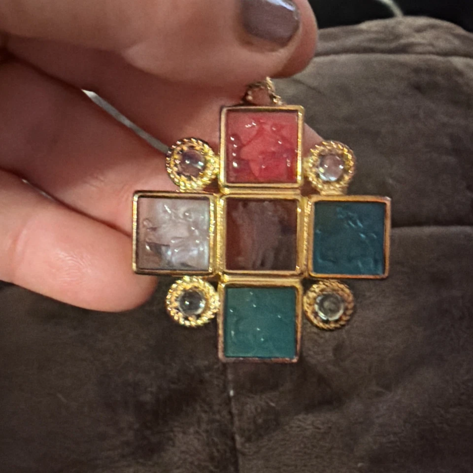 TAGLIAMONTE Designs (1171) 925SS/YGP Venetian Cameo Pendant - Image 4 of 4