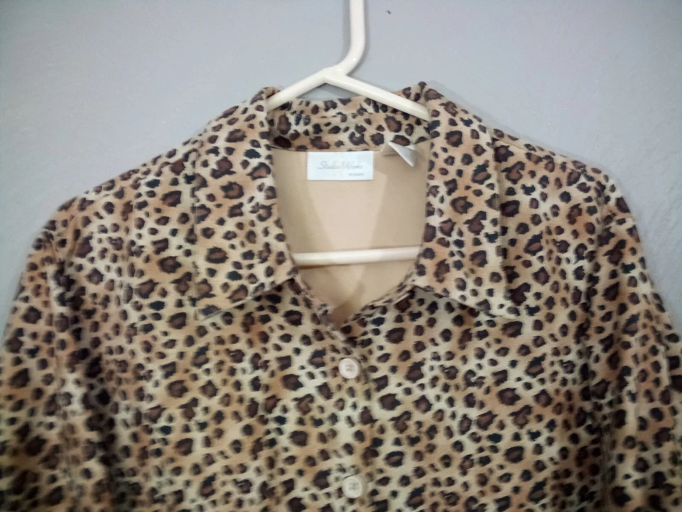Studio Works Women's Top Size 2X Button up Long Sleeve Collared Leopard Print 2X - Изображение 4 из 4