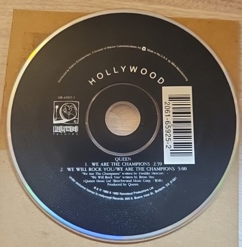 Vintage QUEEN Collector's Set (CD & Pin) - Freddy Mercury, Brian May, Fan Club - Picture 2 of 5