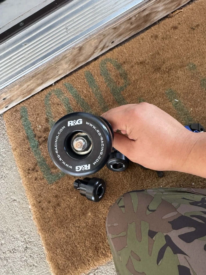 20 + Yamaha r1 GPR V5 стабилизатор и передняя вилка ползунок и задний ползунок - Изображение 4 из 4